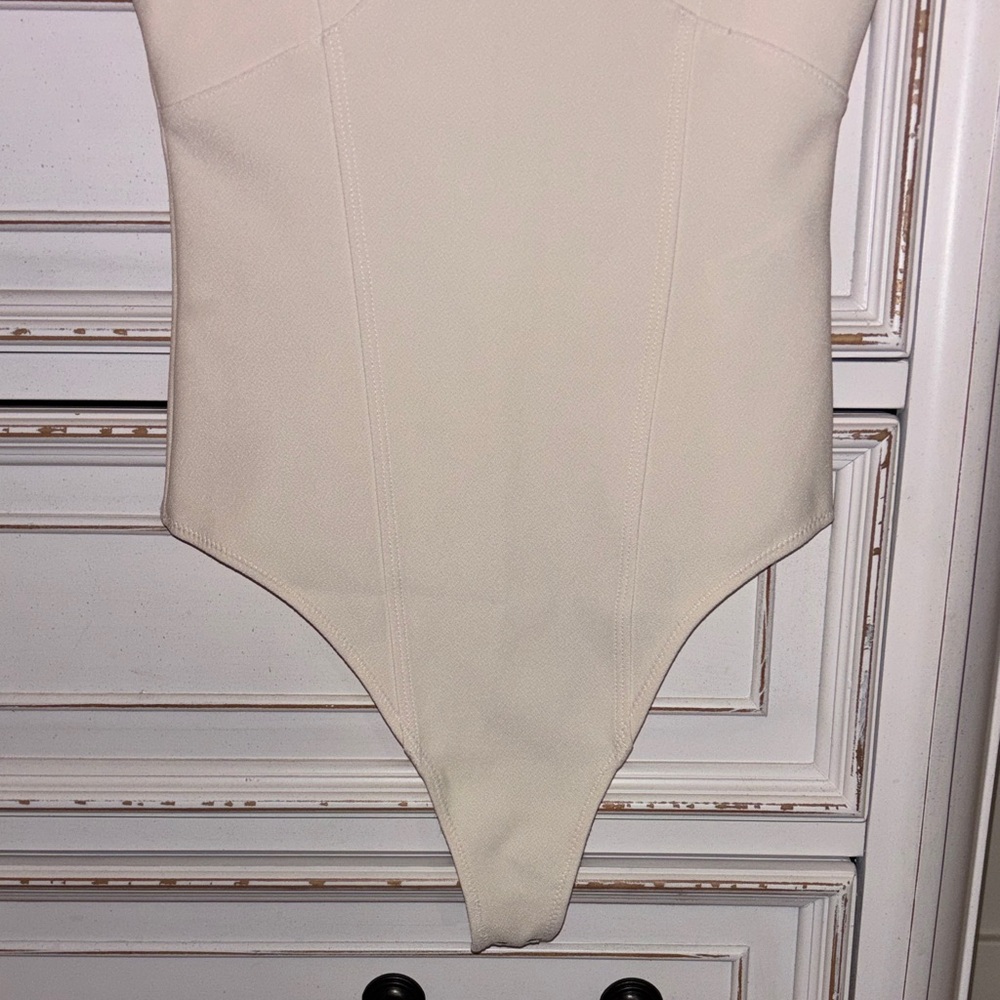 NWT Abercrombie & Fitch Crepe Plunge Bodysuit in CREAM 🍦 - Picture 3 of 12